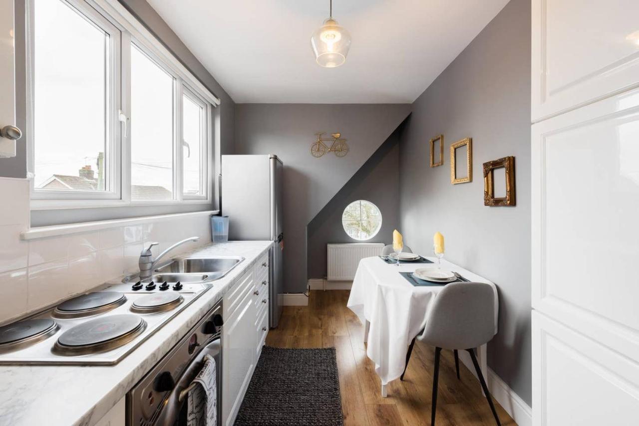 The Bluebird - One Bedroom Apartment In Watford Watford  Eksteriør billede